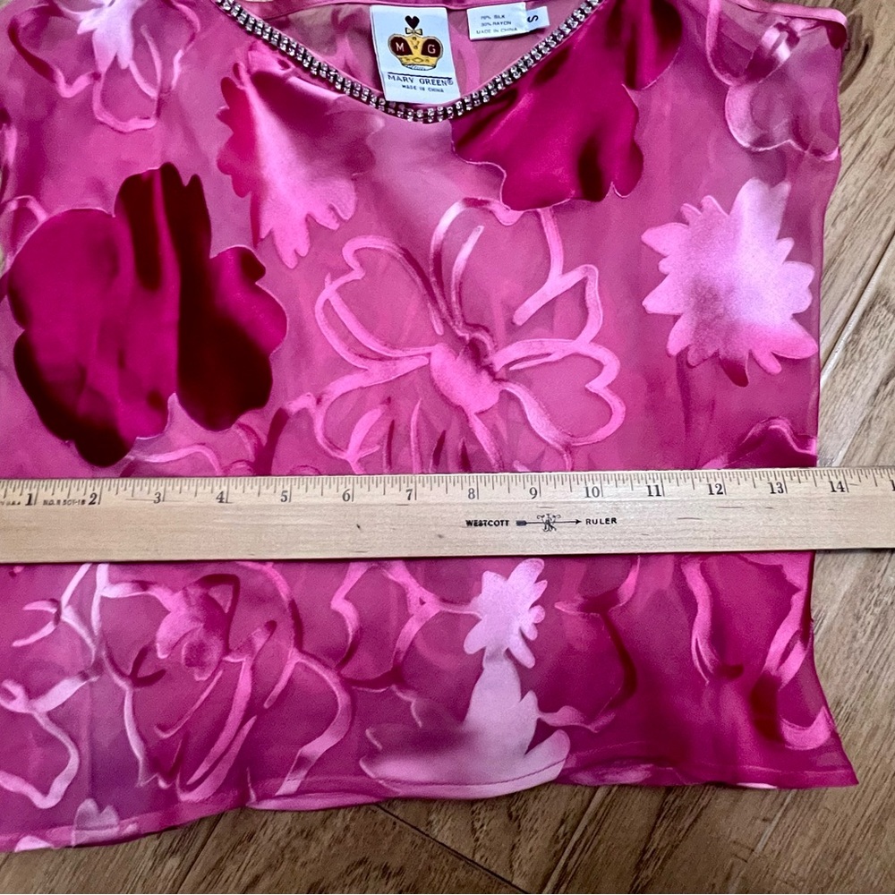 Chic Floral Camisole with Chain Straps - Picture 7 of 8